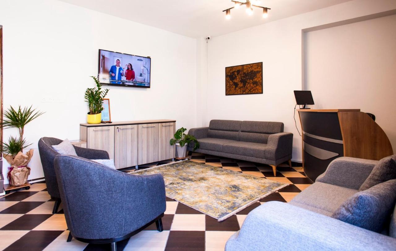 Homelike Guest House كيرينيا المظهر الخارجي الصورة