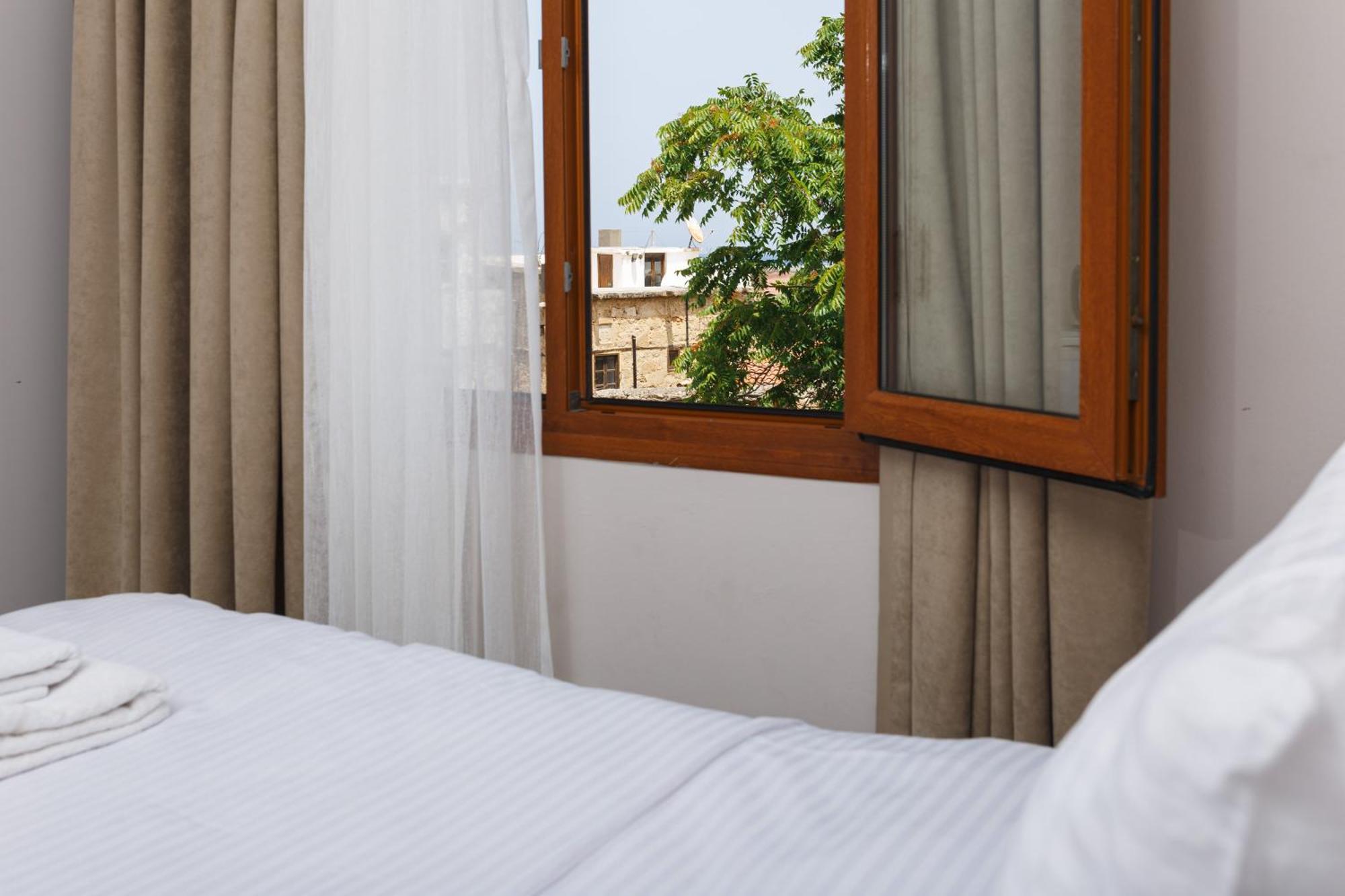 Homelike Guest House كيرينيا المظهر الخارجي الصورة