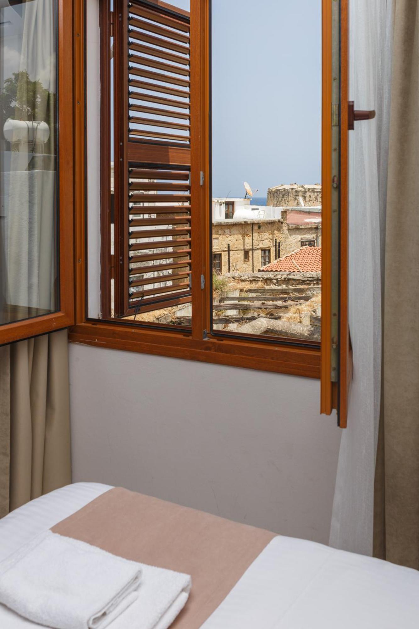 Homelike Guest House كيرينيا المظهر الخارجي الصورة