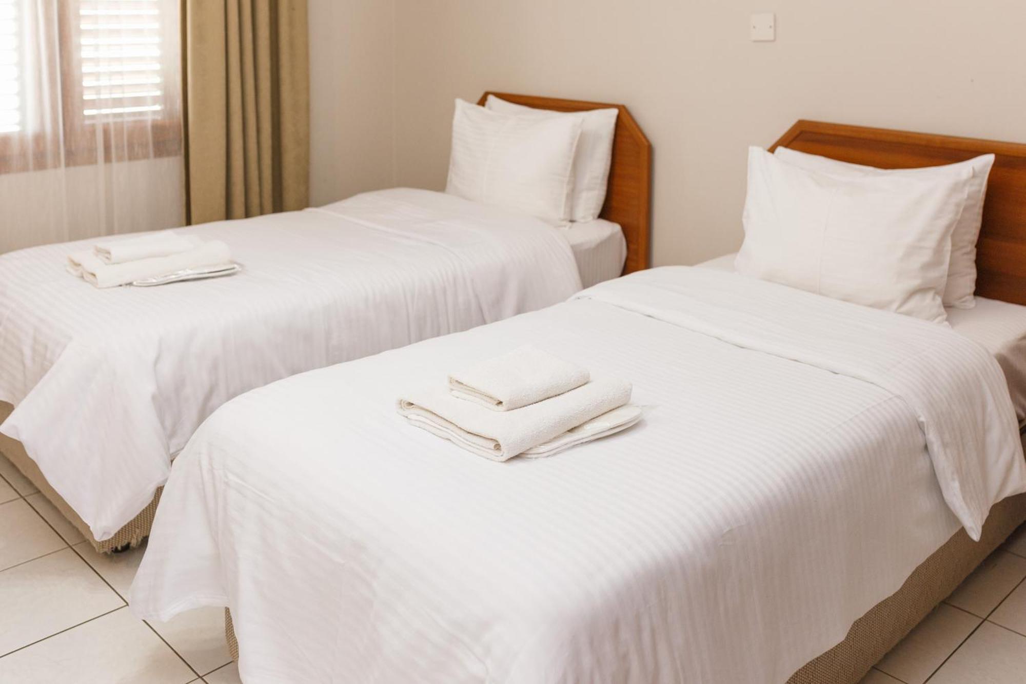 Homelike Guest House كيرينيا الغرفة الصورة