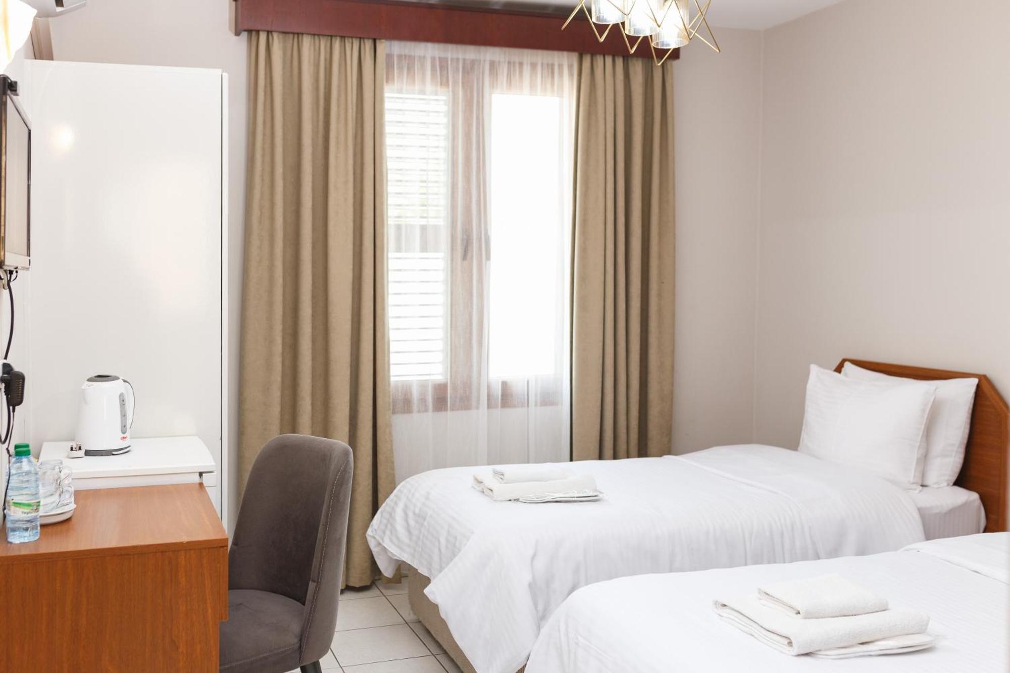 Homelike Guest House كيرينيا المظهر الخارجي الصورة