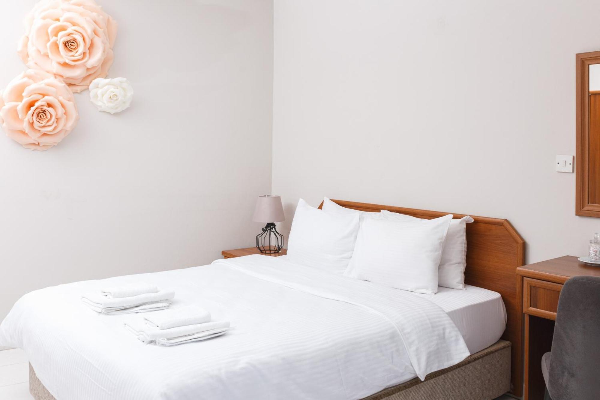 Homelike Guest House كيرينيا المظهر الخارجي الصورة